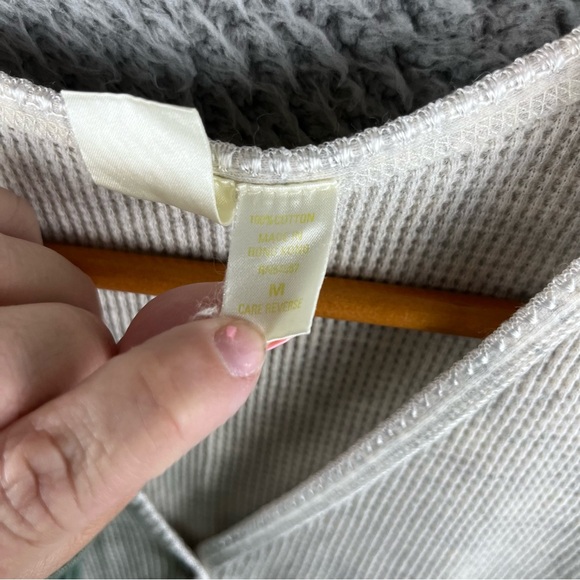 Victorias Secret Size M Vintage 80’s Gold Label Sleeveless Button Top Light Gray - Picture 9 of 12